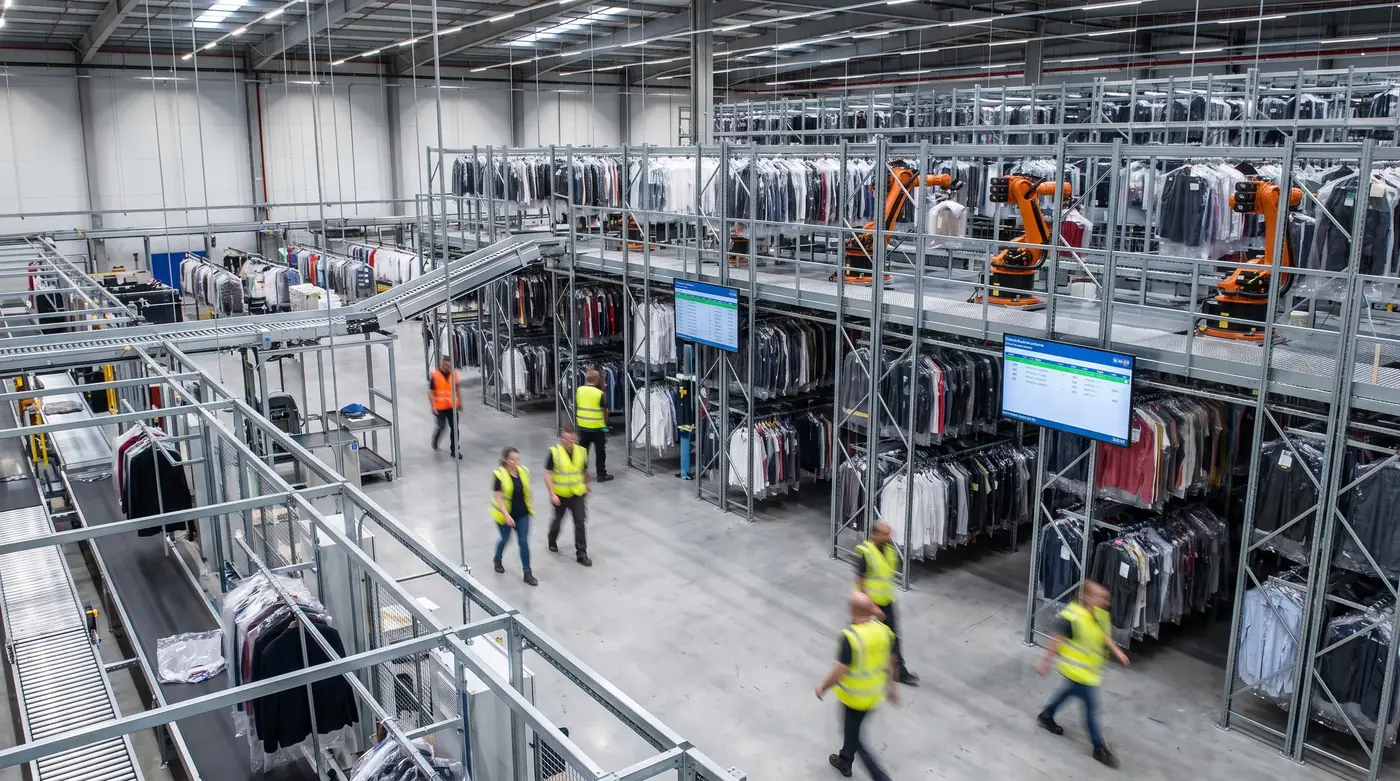 Garment storage mezzanine